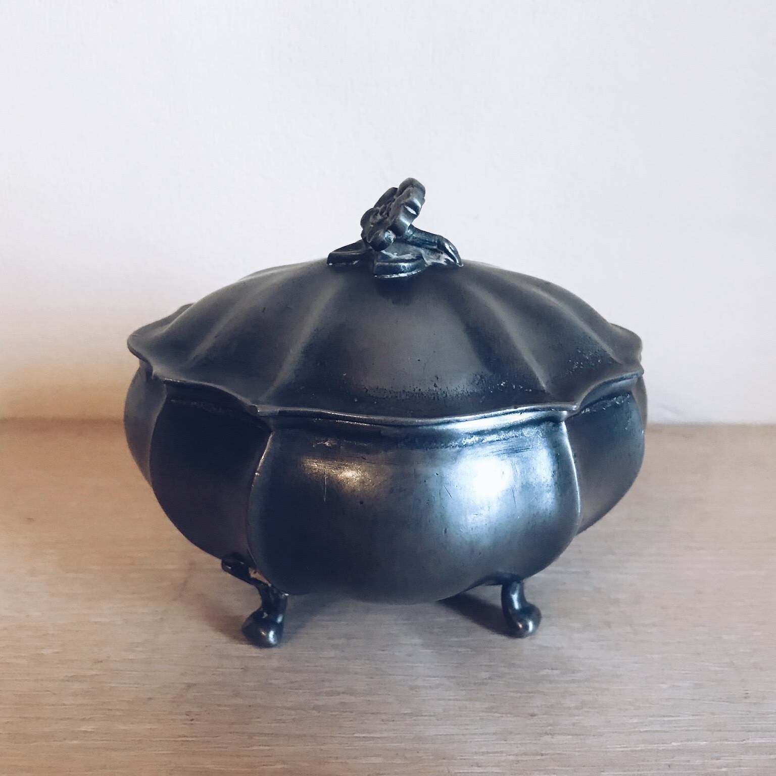 Шкатулка фігурна на ніжках олово вінтаж BX-049