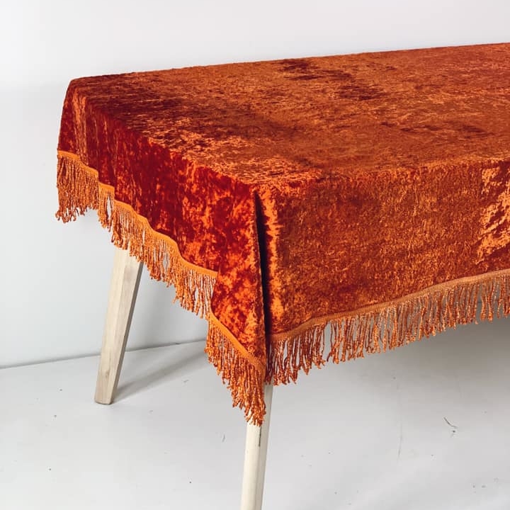 Скатертина плюш з китицями оранж TT-014