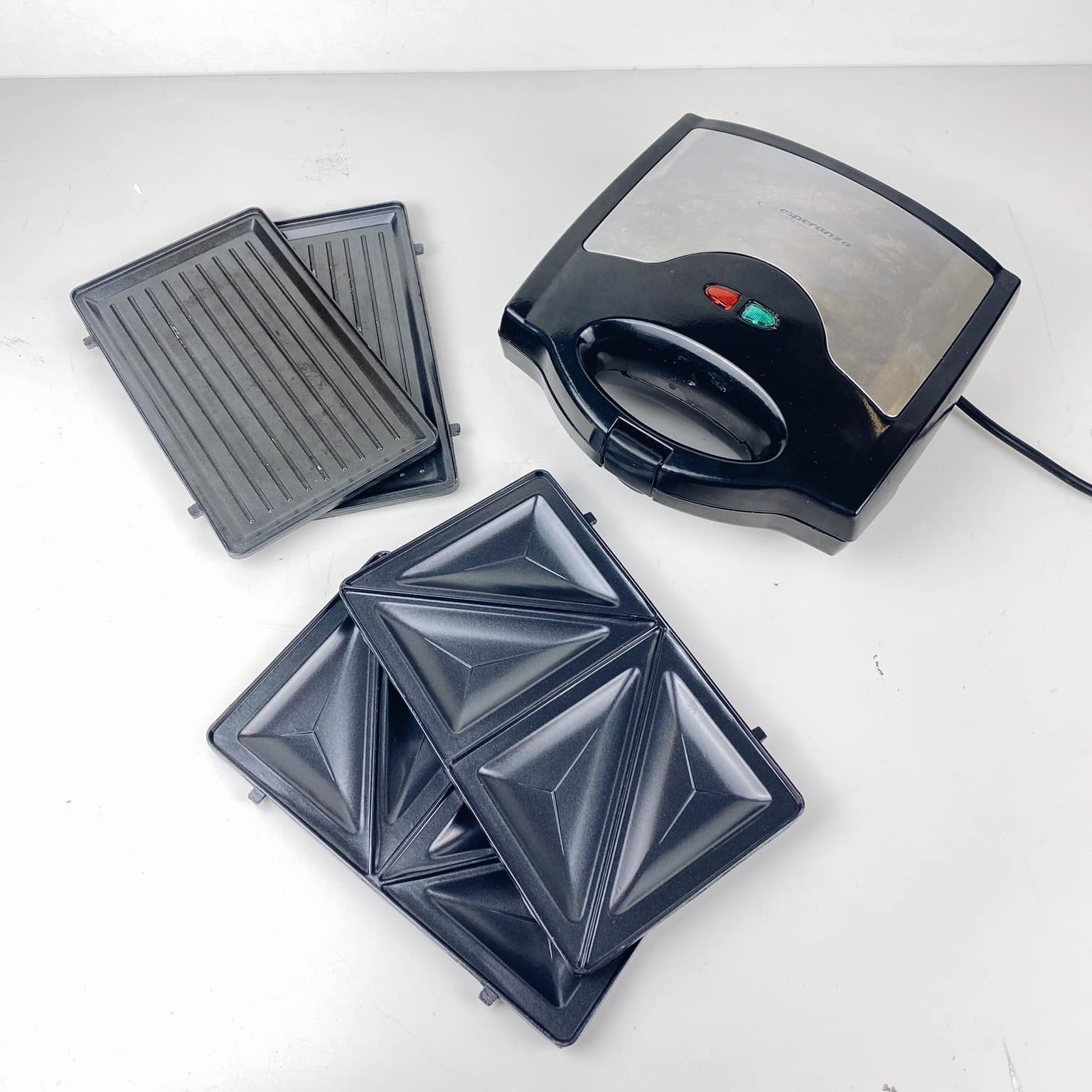 Електровафельниця KT-028