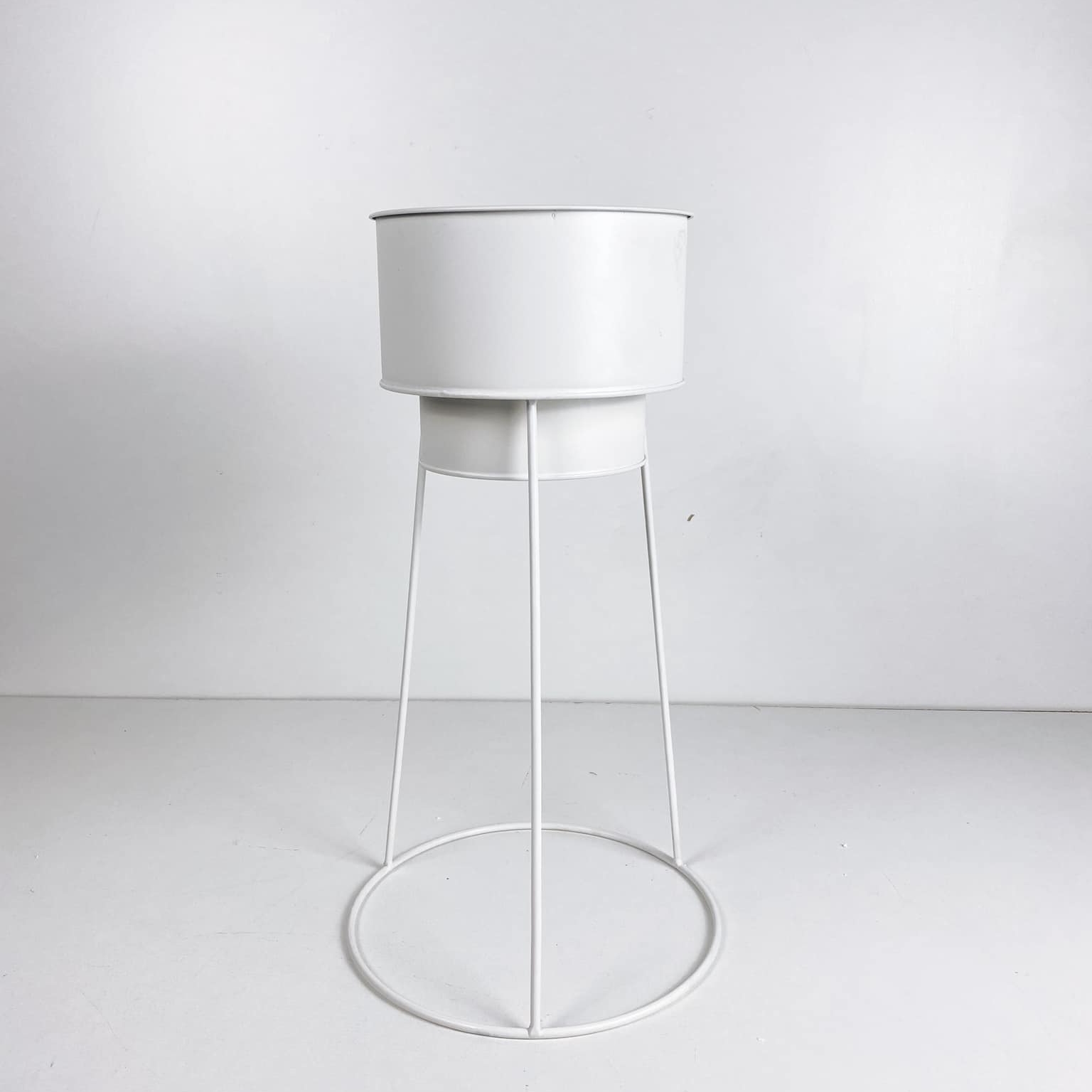 Кашпо на підставці білий метал