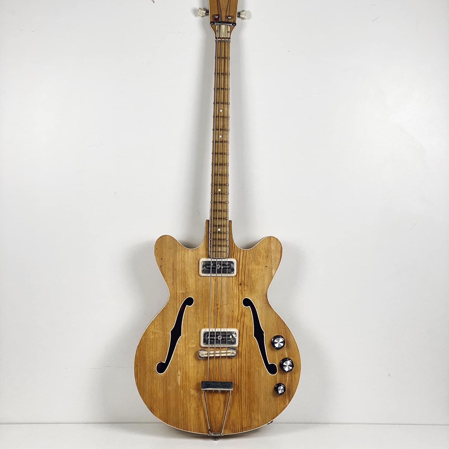 Електрогітара вінтаж дерево