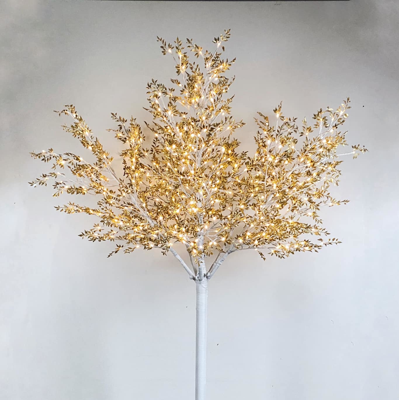 Дерево декоративне з LED-лампочками біле з золотим листям DG-012