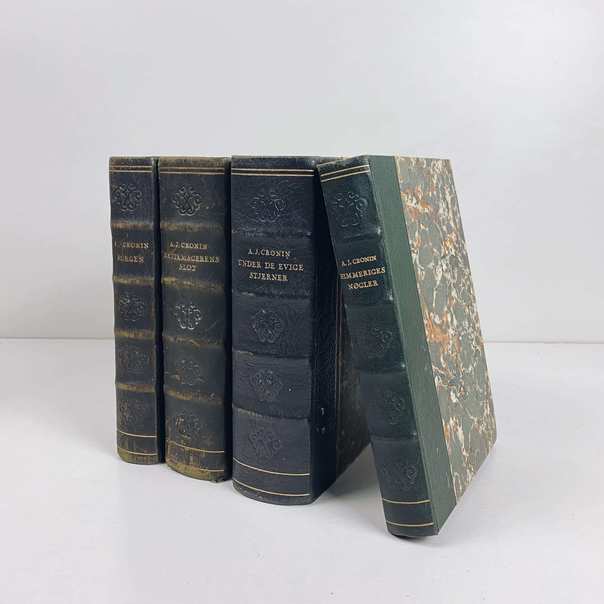 Книга вінтаж європейське видання шкіряна палітурка 9