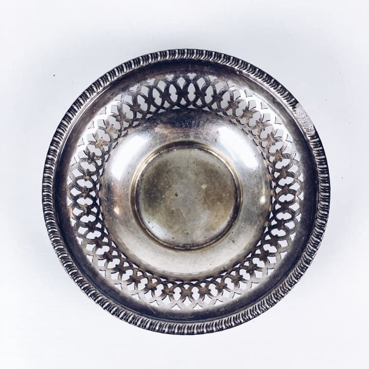Тарілочка для десертів прорізний рельєфний край столове срібло вінтаж SA-025