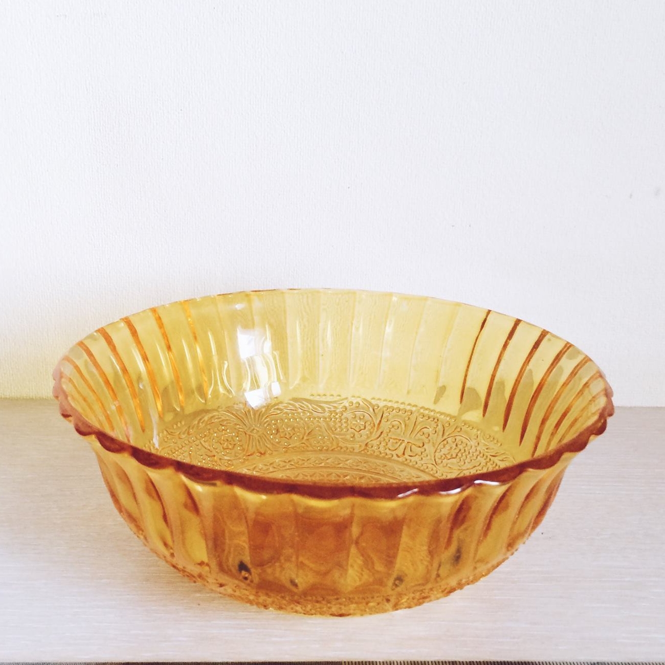 Миска рельєфне скло жовте GS-013