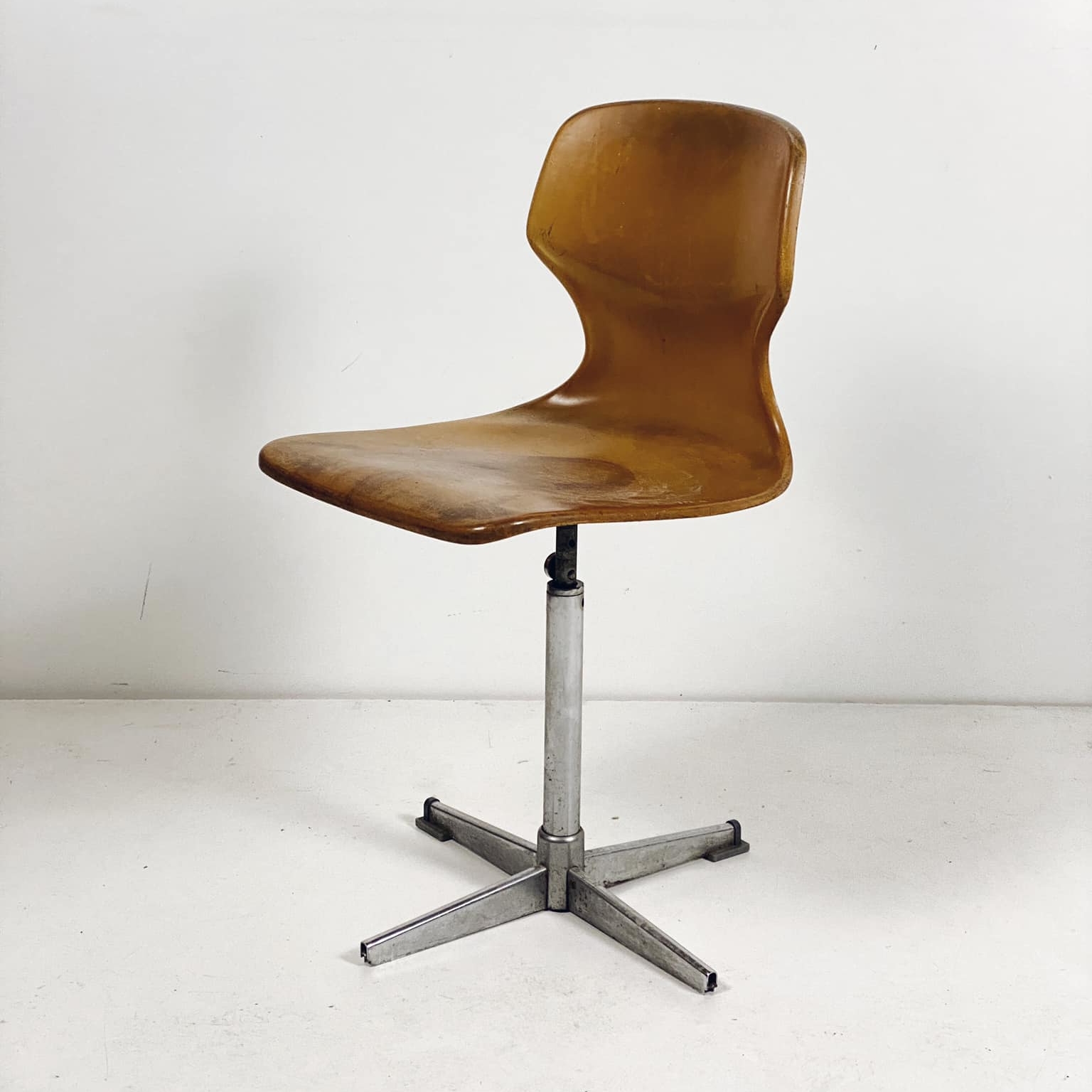 Стілець промисловий вінтаж ST-114