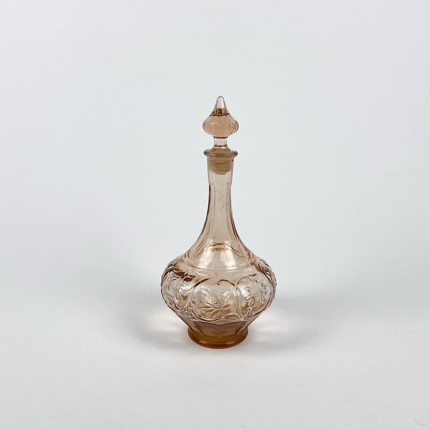 Графин рельєфне рожеве скло вінтаж KF-018