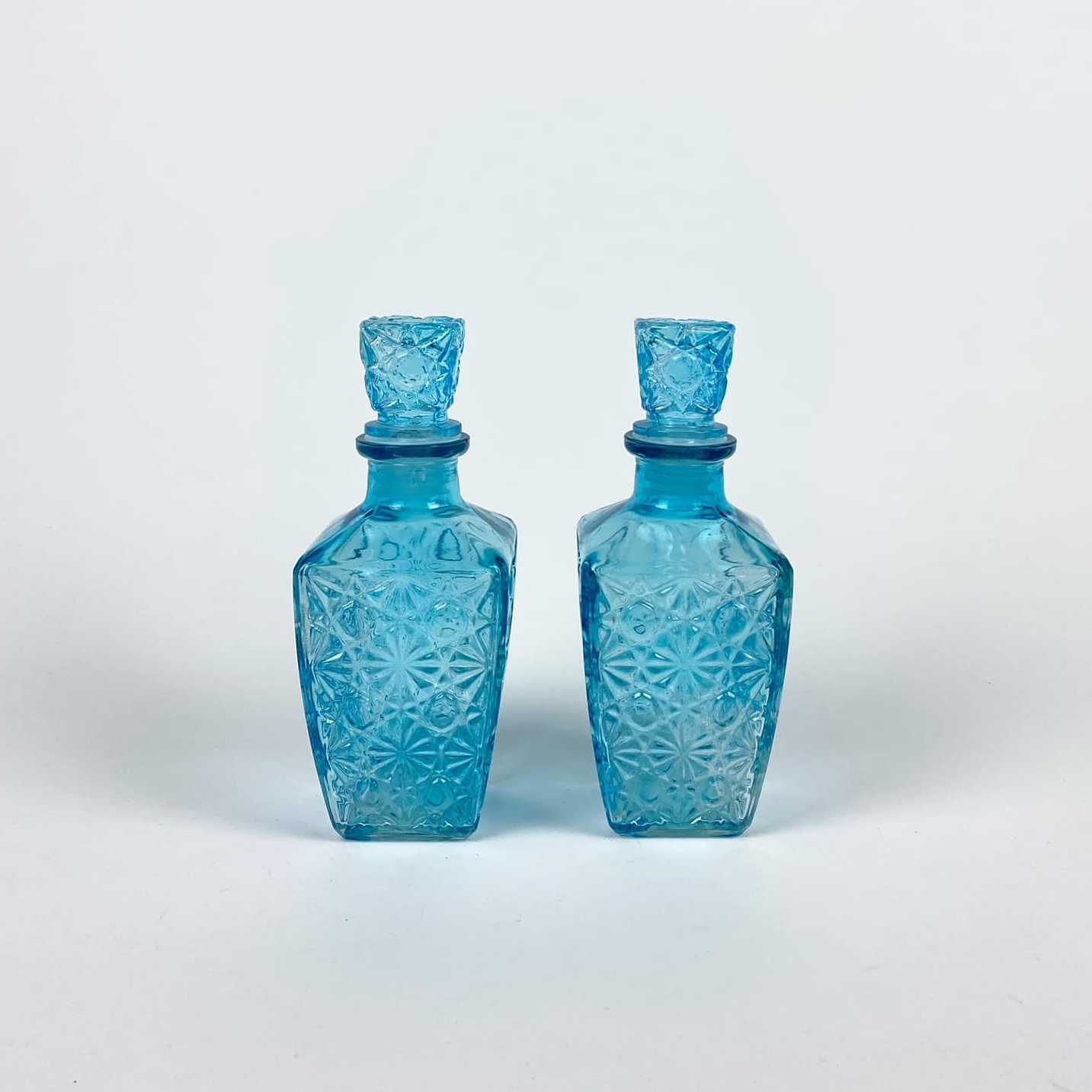 Графин рельєфне скло блакитний KF-005