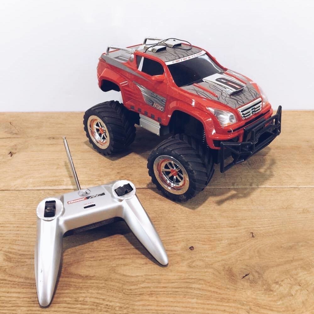 Іграшка автомобіль червоний/срібний на радіоуправлінні