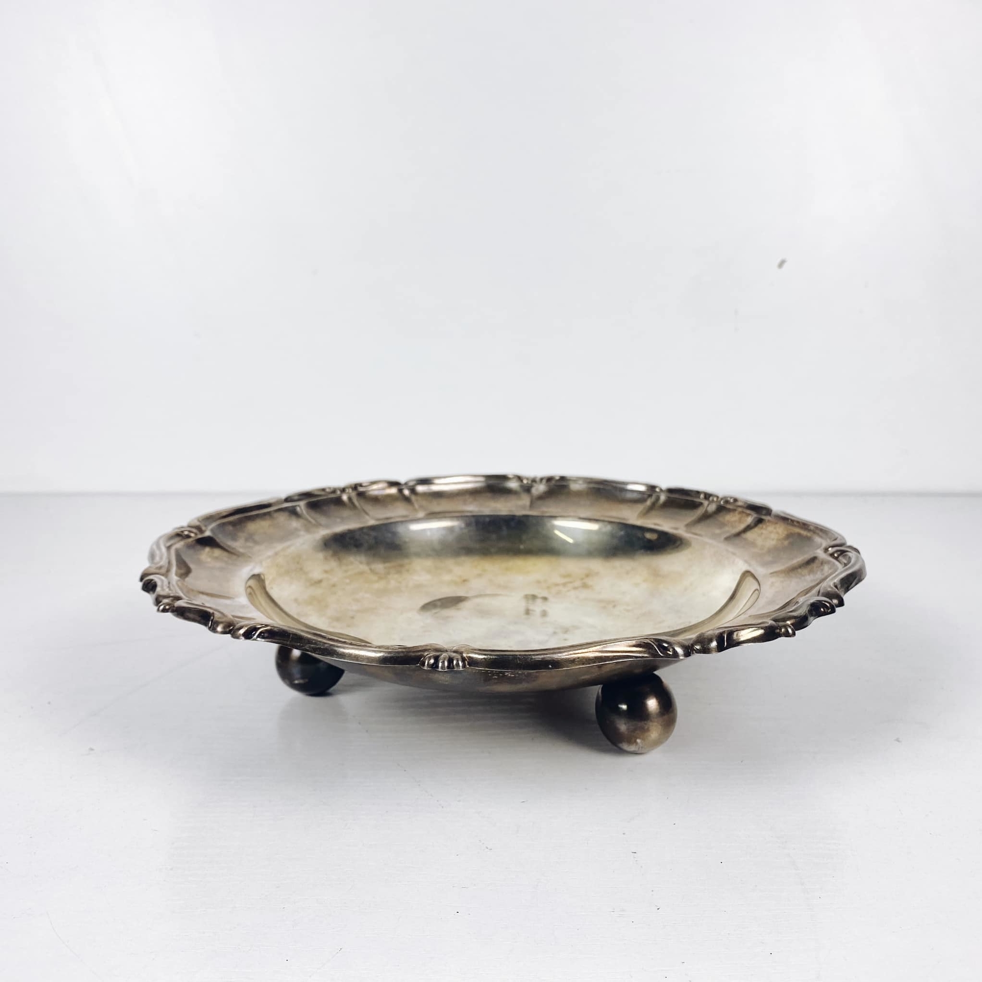 Блюдо глибоке на круглих ніжках фігурний край столове срібло вінтаж PS-043