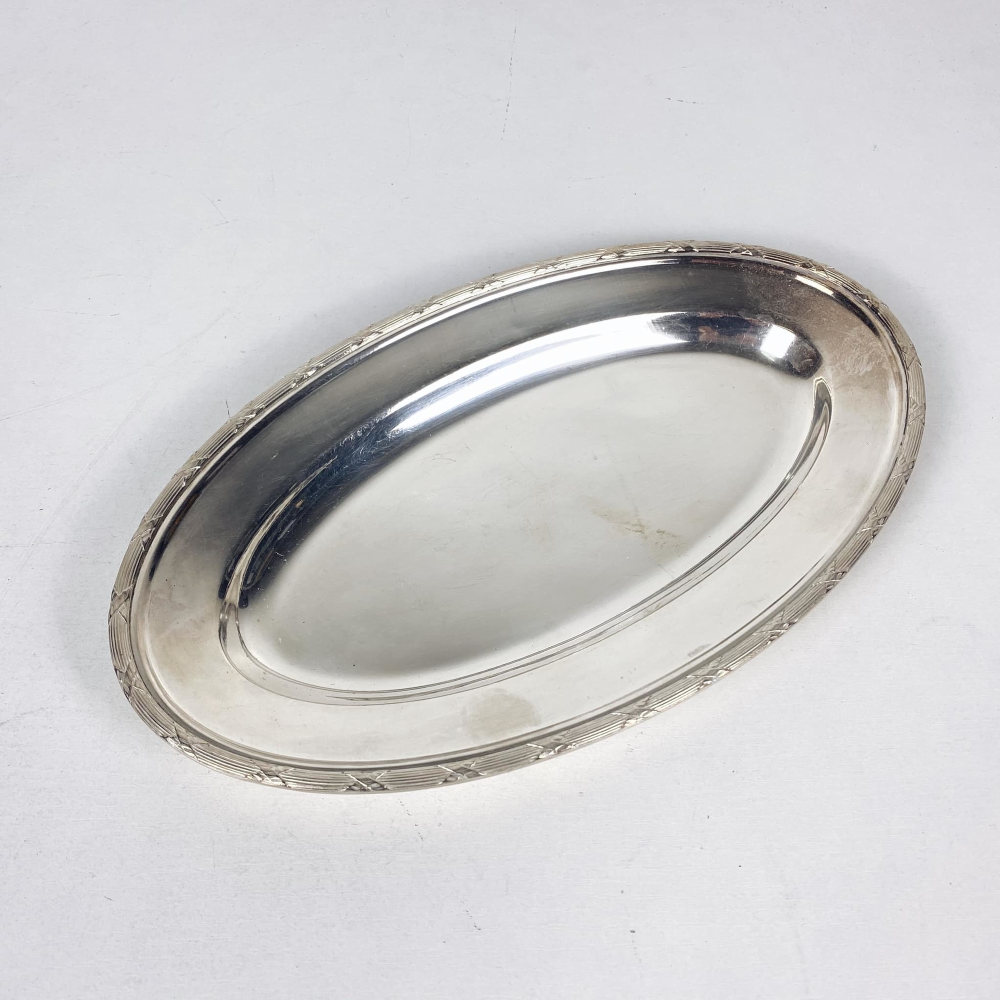 Блюдо овальне з декором "хрест" по краю столове срібло вінтаж PS-063