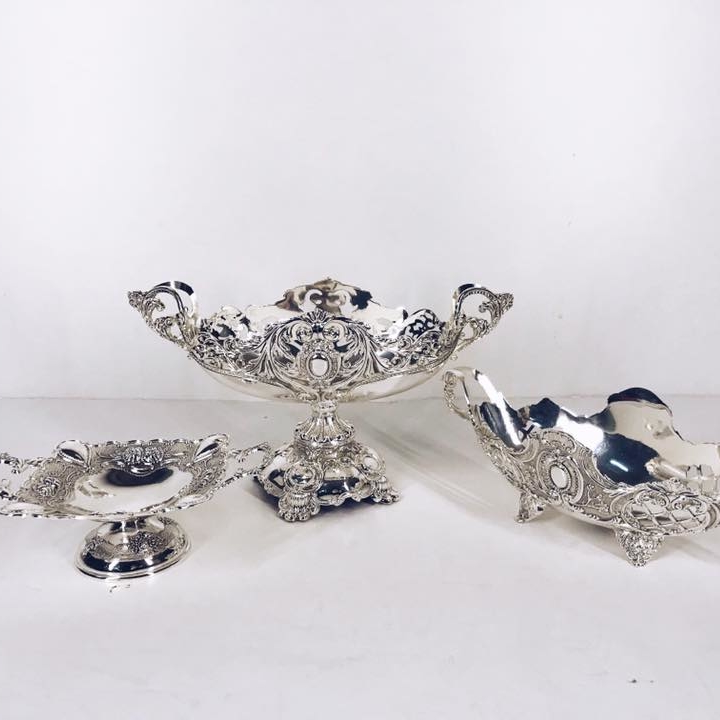 Ваза для фруктів/десертів на ніжці з рельєфним декором метал FP-003