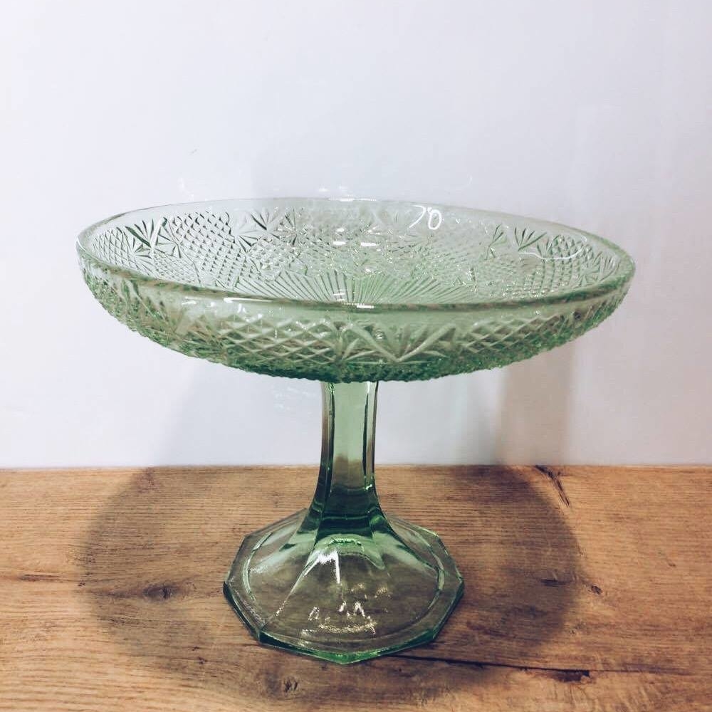 Ваза для фруктів на ніжці зелене рельєфне скло GS-022