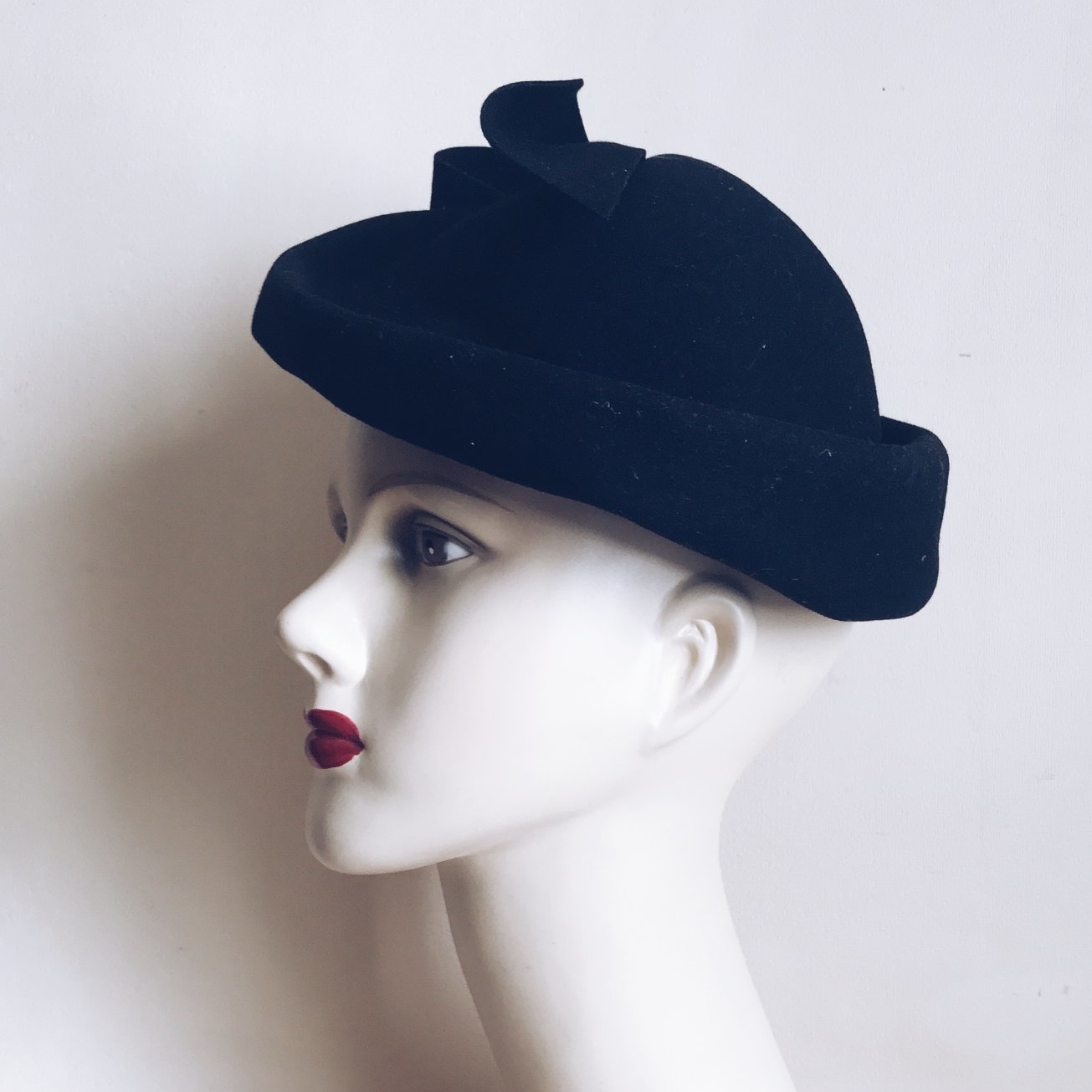 Капелюшок чорний фетр вінтаж HT-002