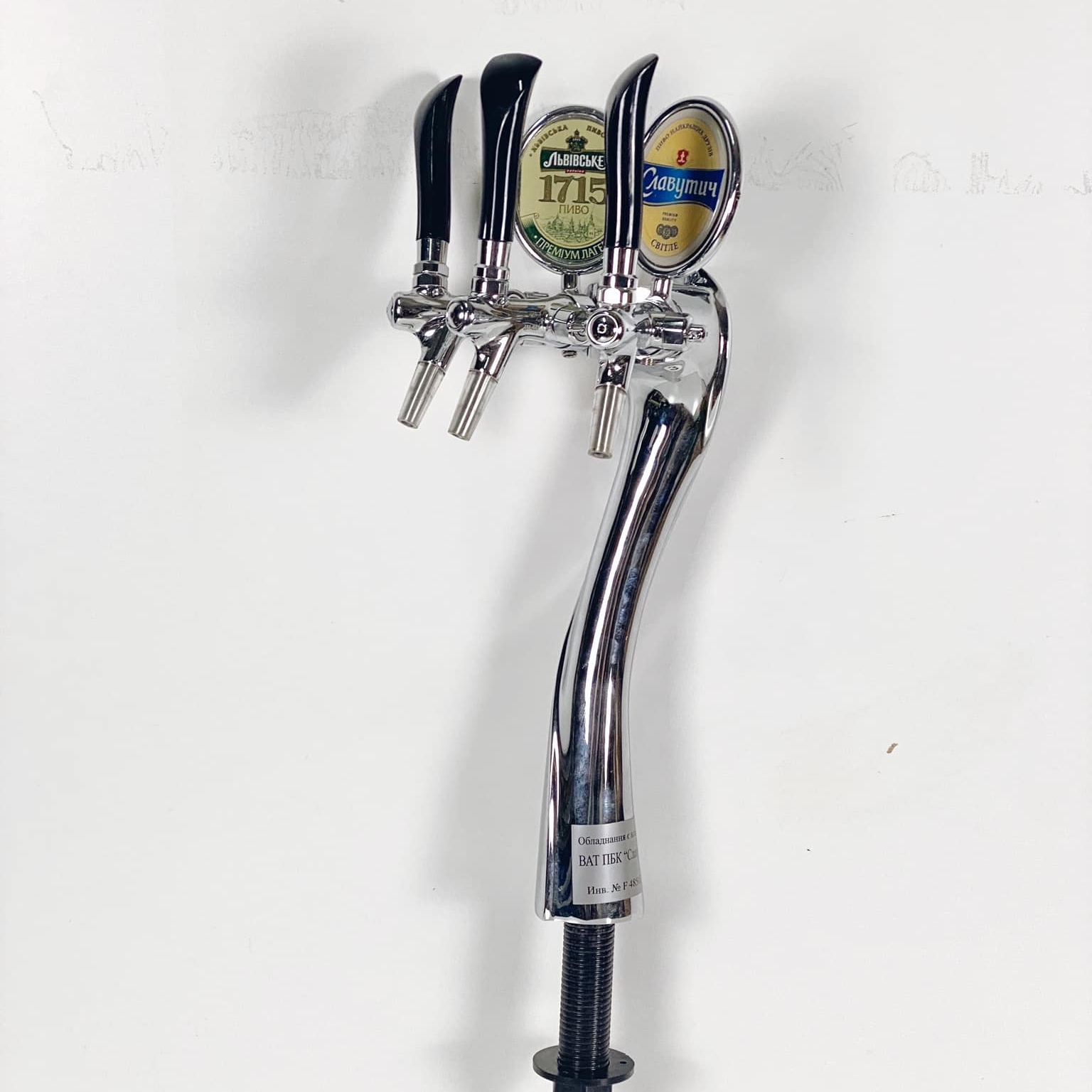 Пивна башта на 3 крани білий метал BB-039