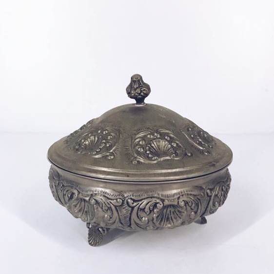 Шкатулка кругла на ніжках рельєфний декор бронза BX-077