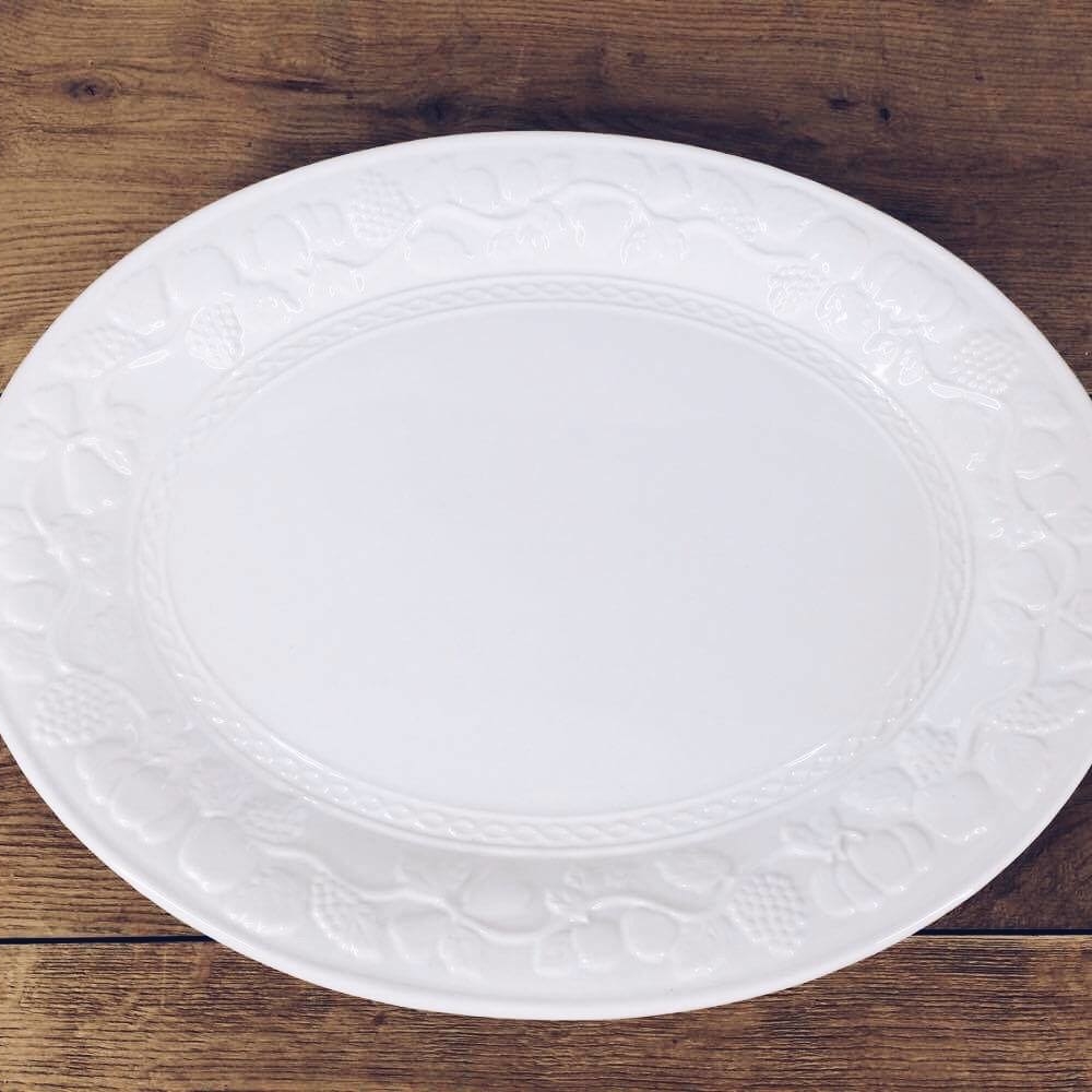 Блюдо овальне біле з рельєфним декором кераміка PS-104