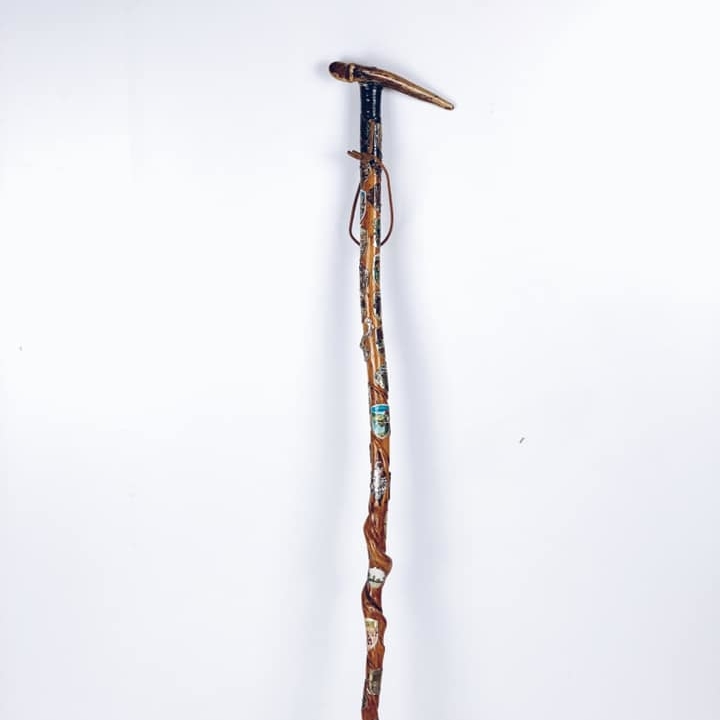 Тростина (палиця) дерев'яна з металевими шильдами  5