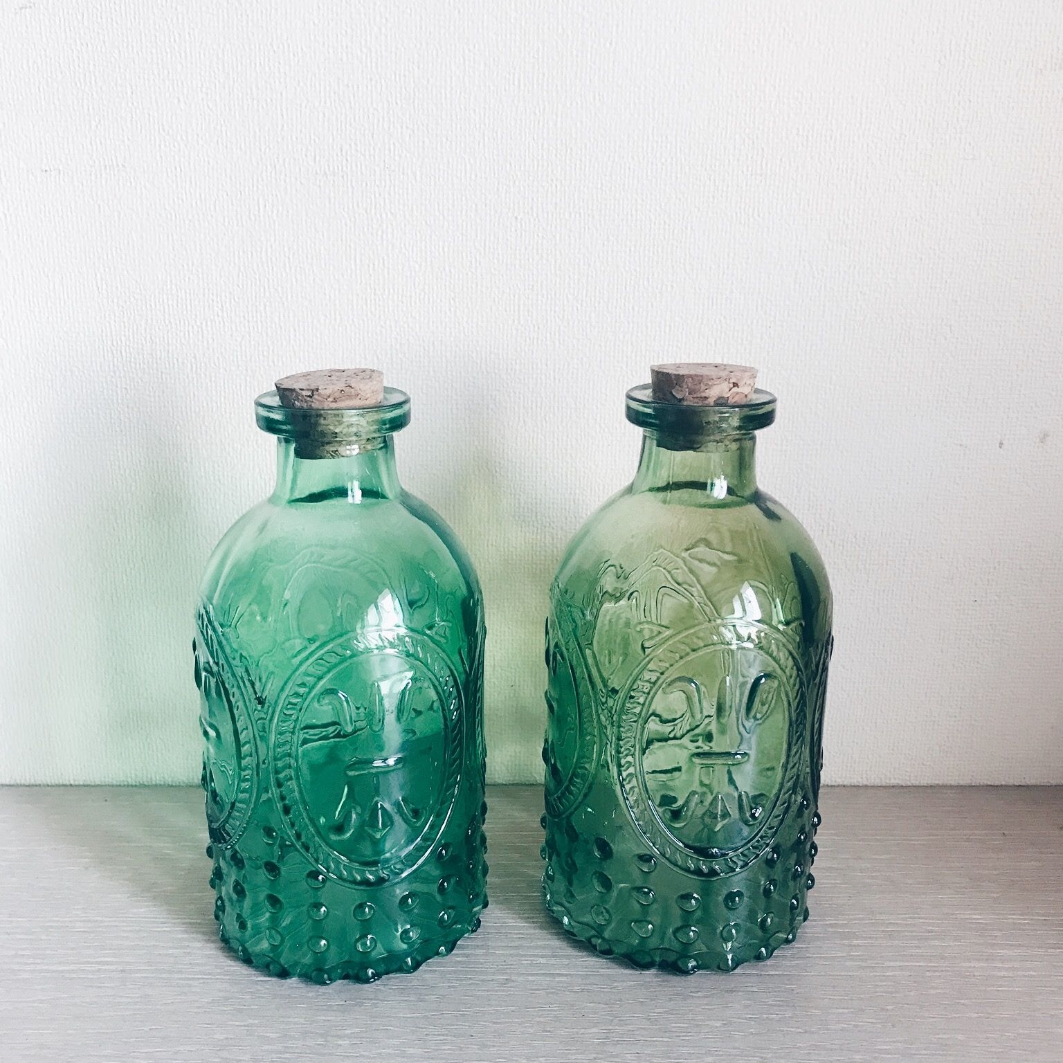 Пляшка декоративна зелена рельєфне скло AA-006