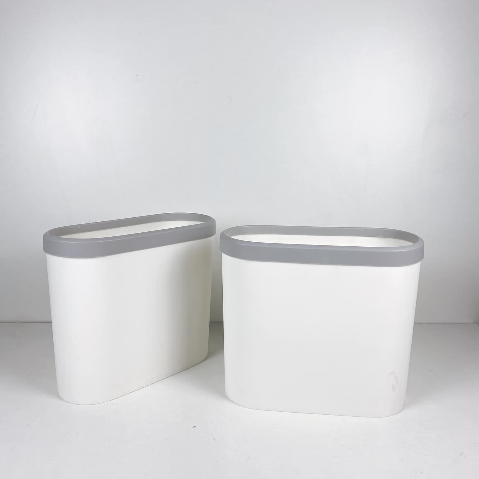 Контейнер овальний біло-сірий пластик BR-030