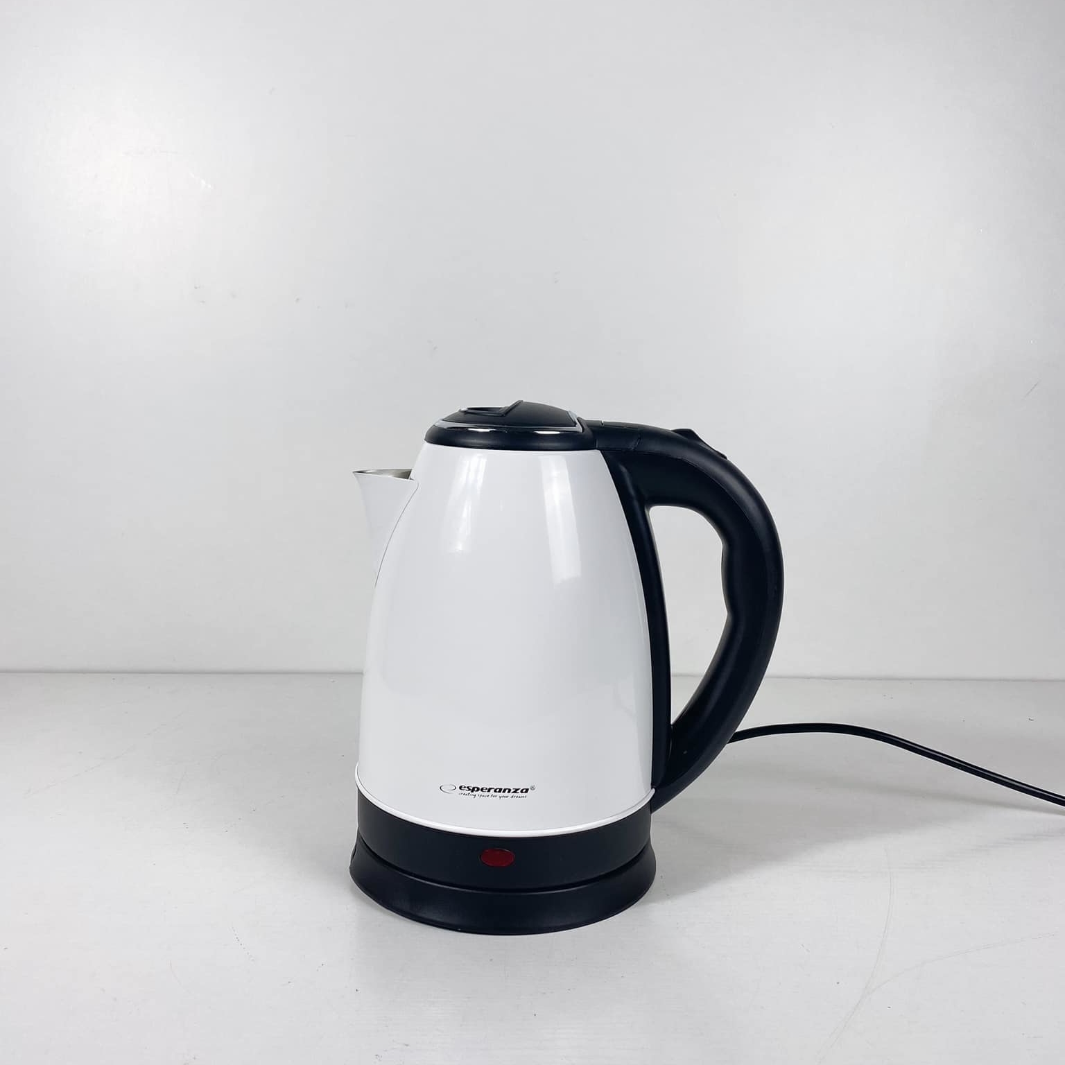 Електрочайник пластик білий/чорний KT-034