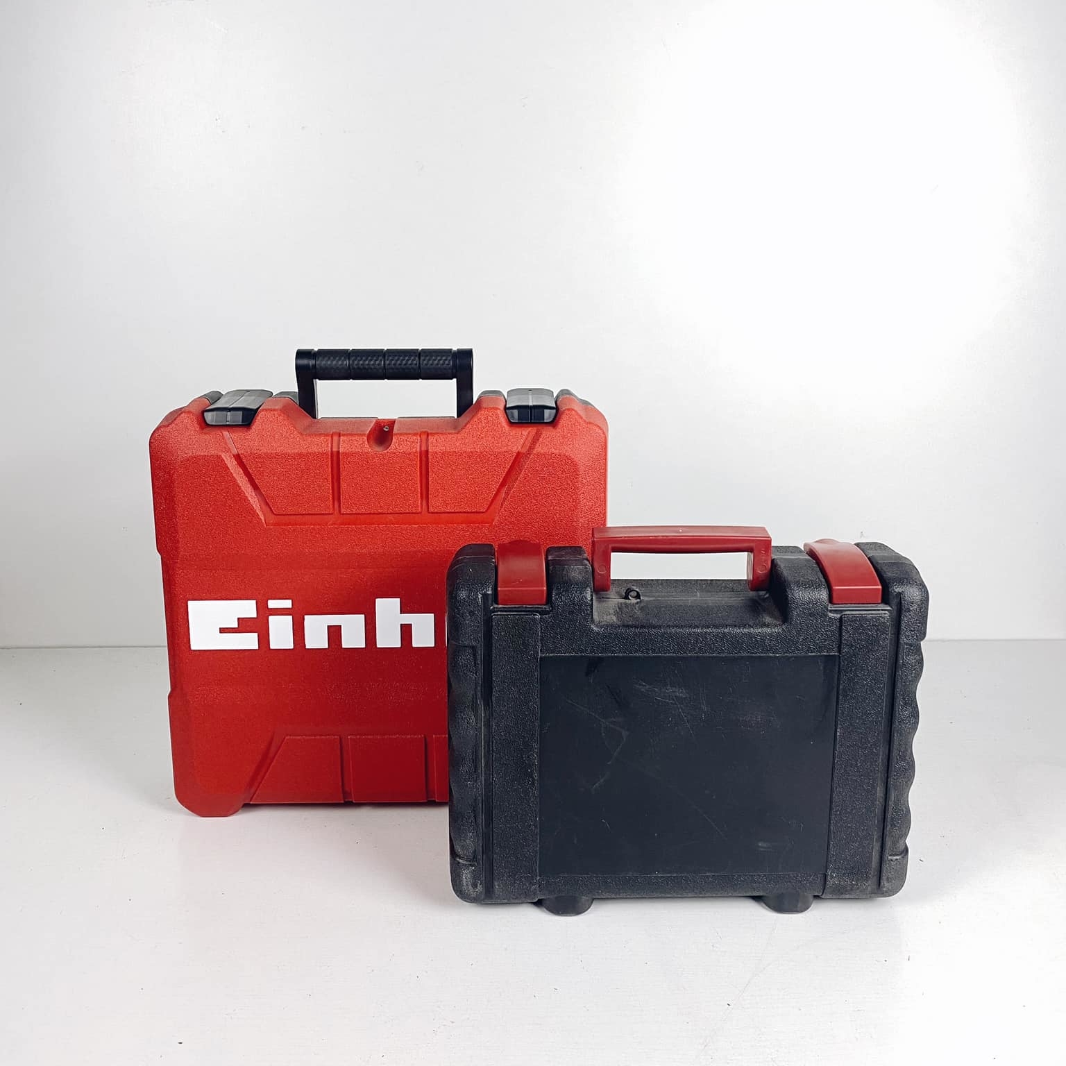 Чемодан для інструментів чорний/червоний пластик
