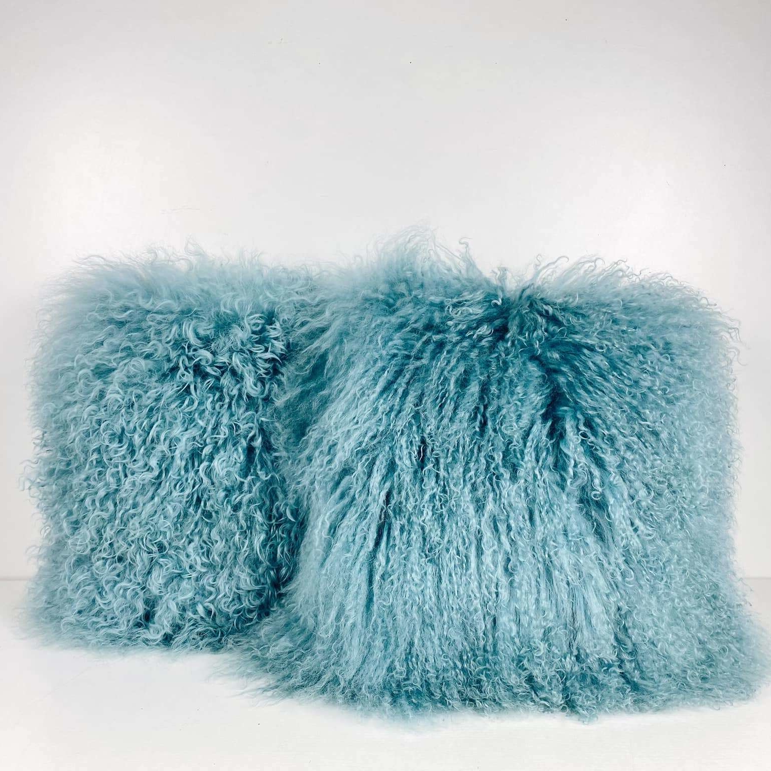 Подушка декоративна бірюзова овчина PW-359