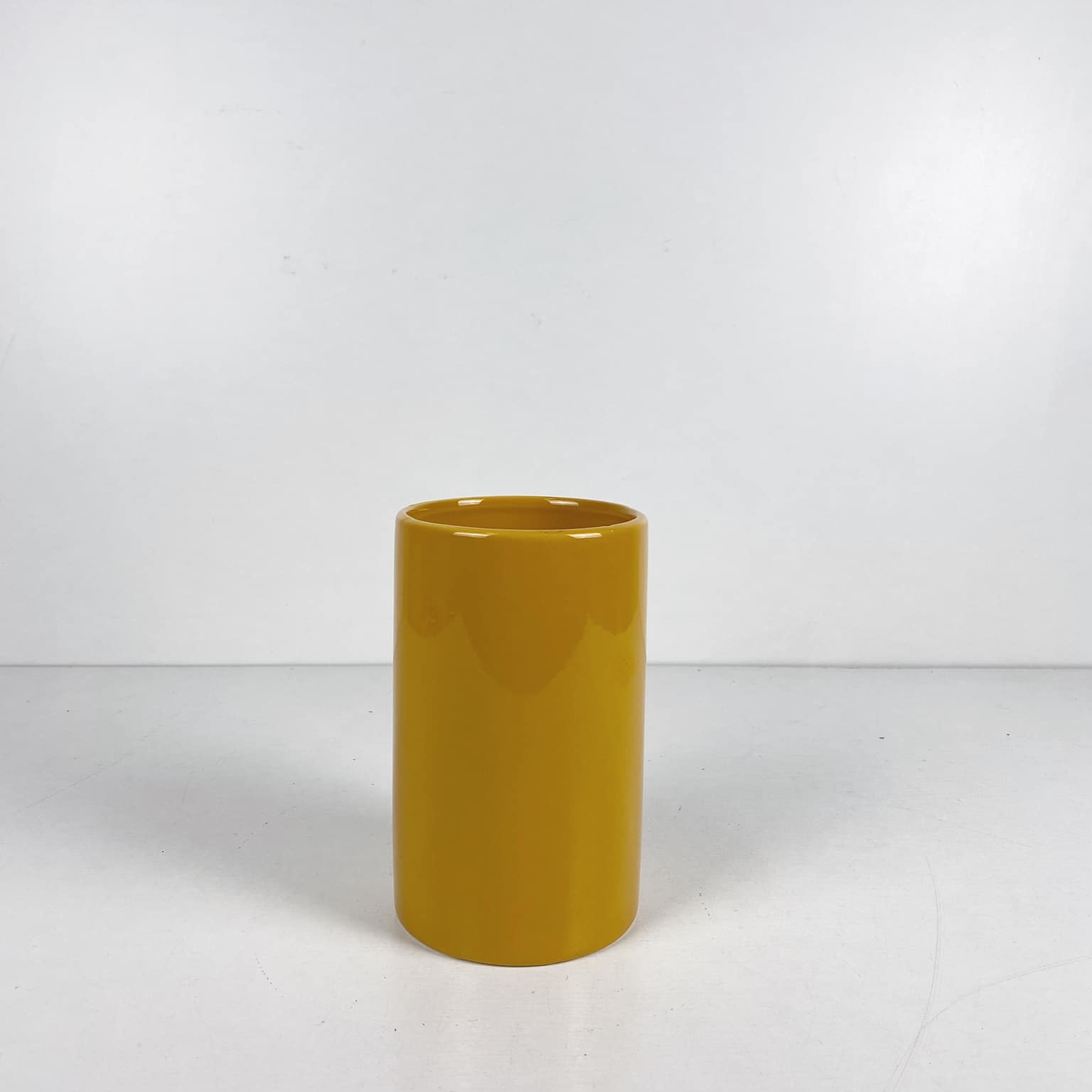Ваза циліндр жовта кераміка VA-405
