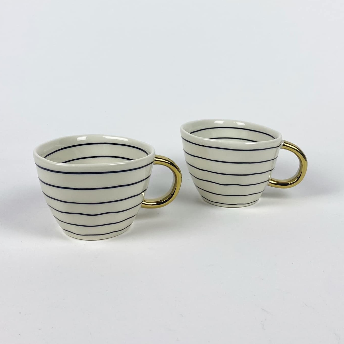 Чашка для сніданку велика біло-чорна смужка/золото кераміка TE-144