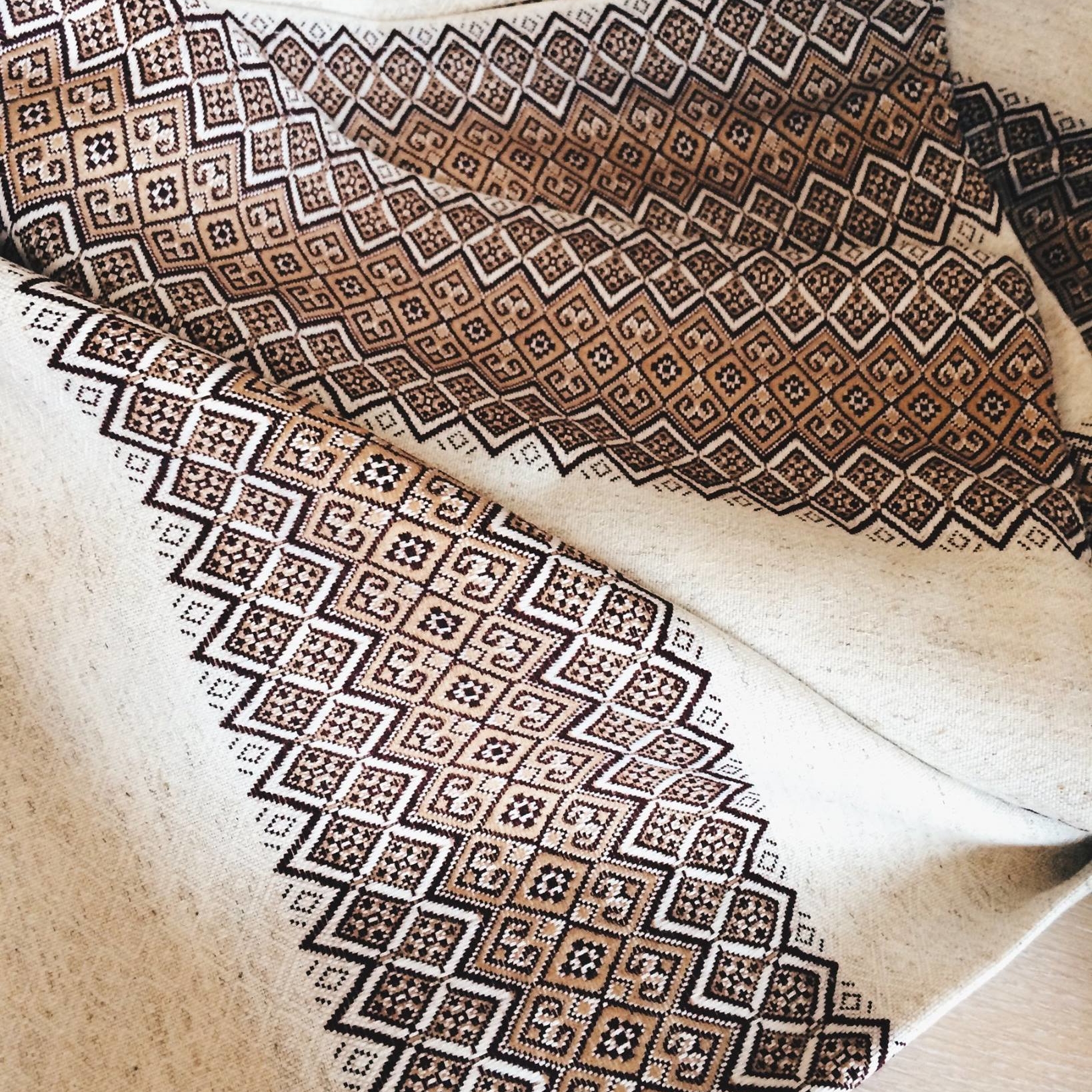 Скатертина смуги орнаменту етно беж/коричневий TT-050