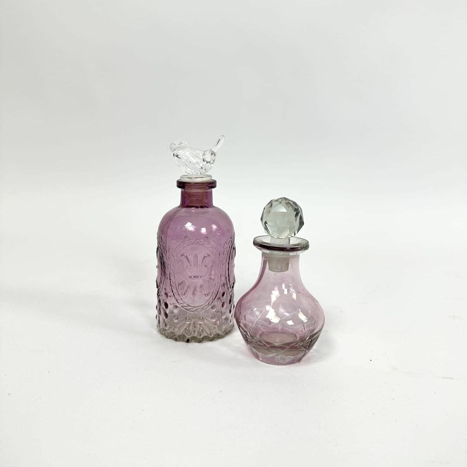 Пляшка декоративна фіолет рельєфне скло AA-008