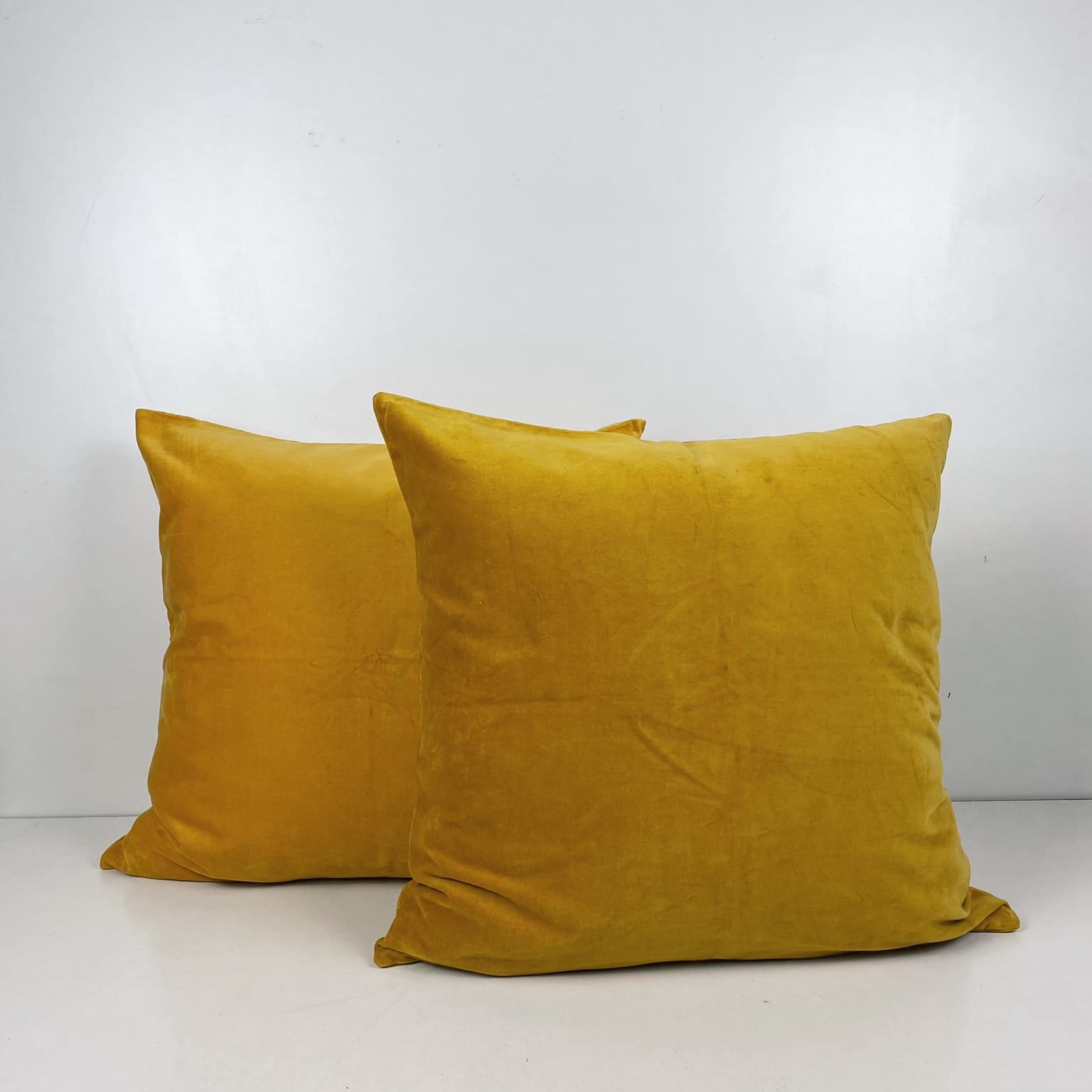 Подушка декоративна жовто-гірчичний велюр PW-367