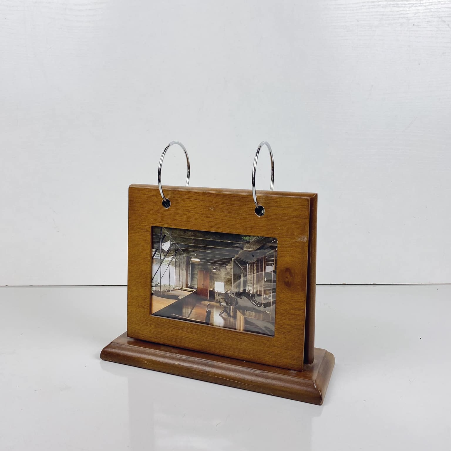 Рамка на підставці перекидна дерево