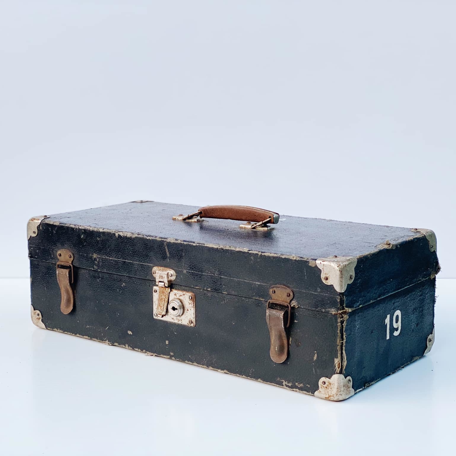 Ящик-чемодан чорний для приладів вінтаж 11