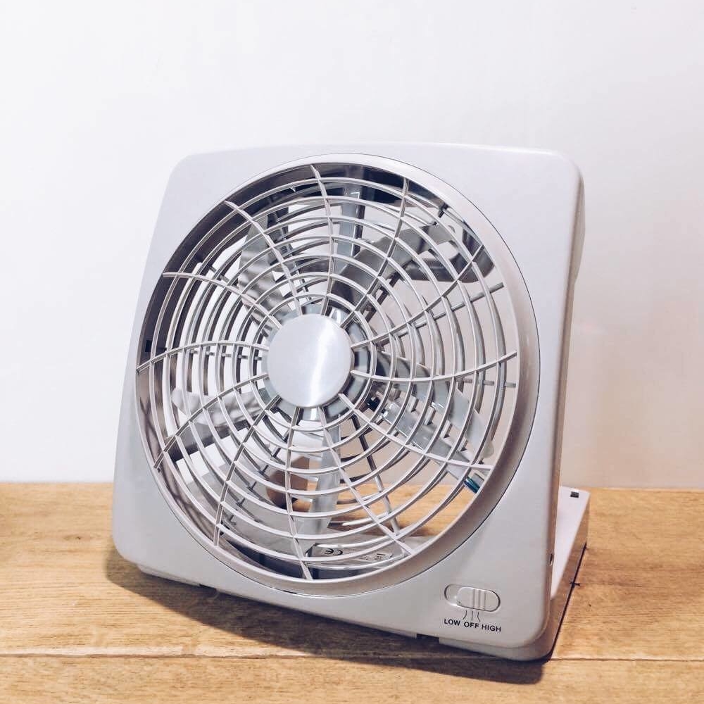 Вентилятор сірий пластик