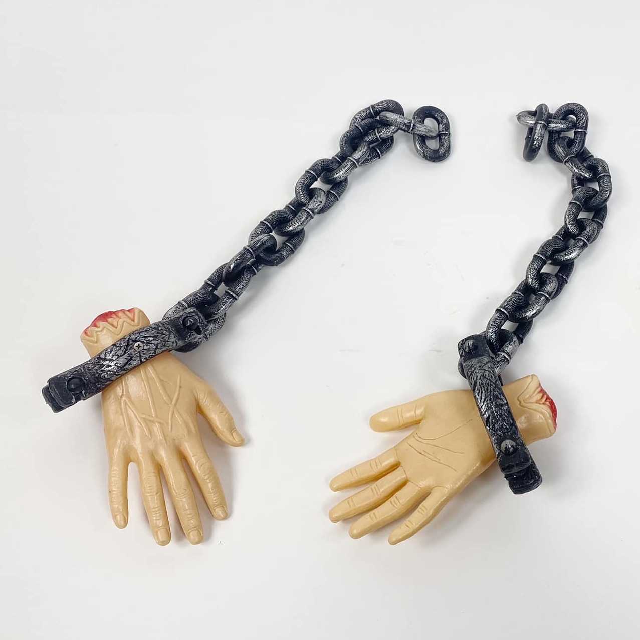 Руки в кайданах пластик SK-022