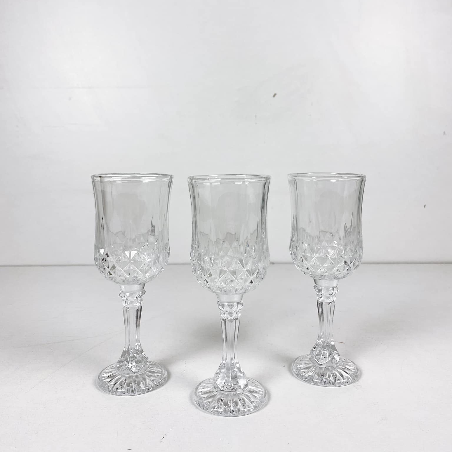 Бокал для вина на ніжці рельєфне скло EH