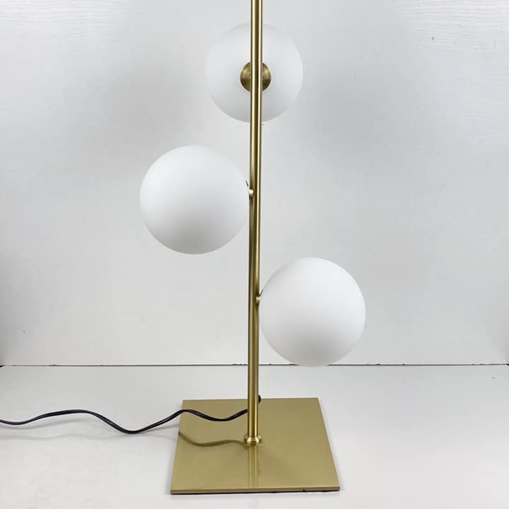 Світильник 3 плафони-кулі білі скло/ метал золото LT-232