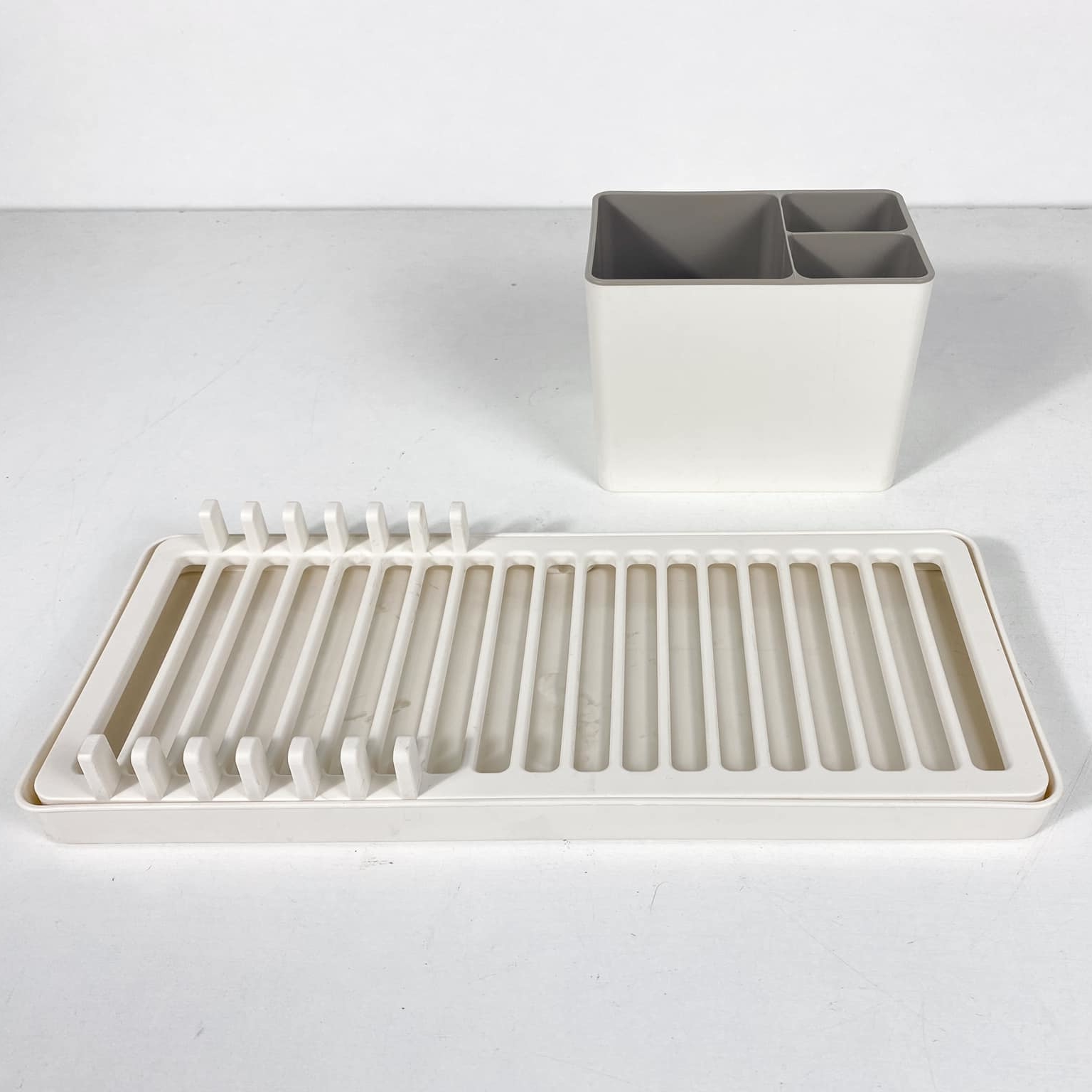 Підставка-сушарка для тарілок/підставка для приборів пластик біла KD-058