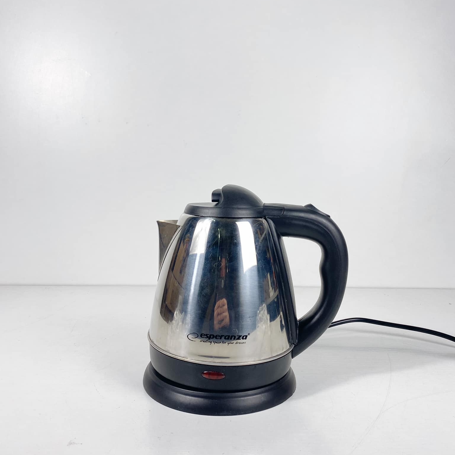 Електрочайник нерж/чорний пластик KT-047