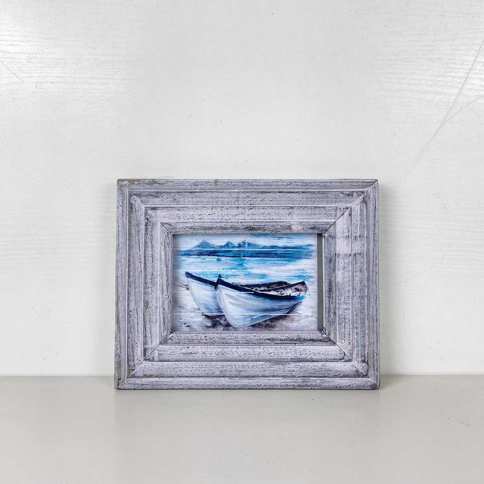 Морський пейзаж з рибальськими шлюпками в сірій рамці AR-711
