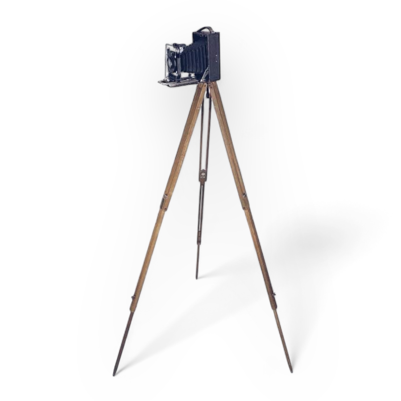 Фотокамера вінтаж на тринозі 2