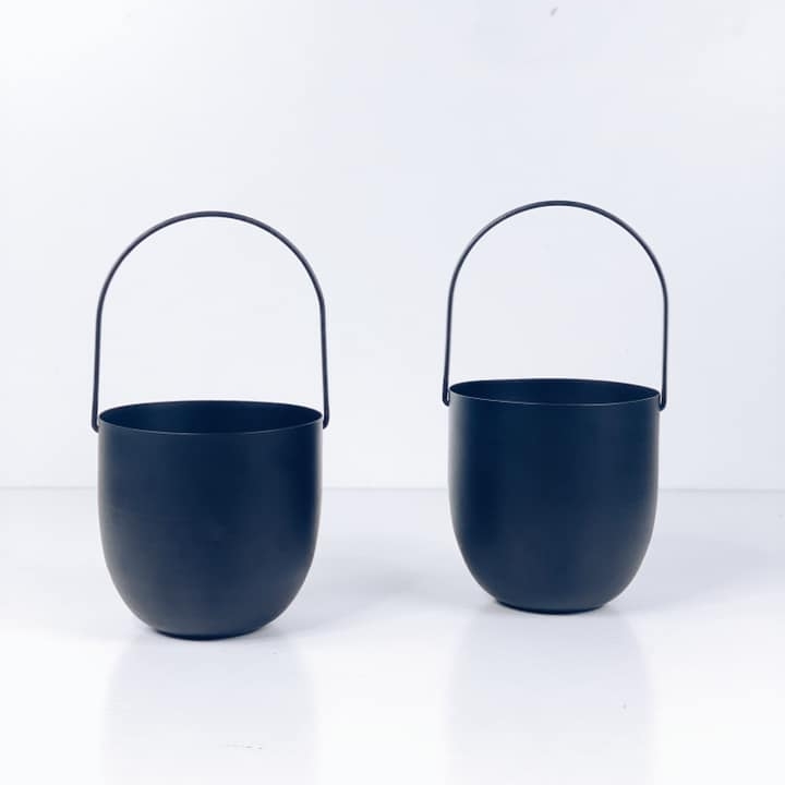 Кашпо заовалене з ручкою чорне