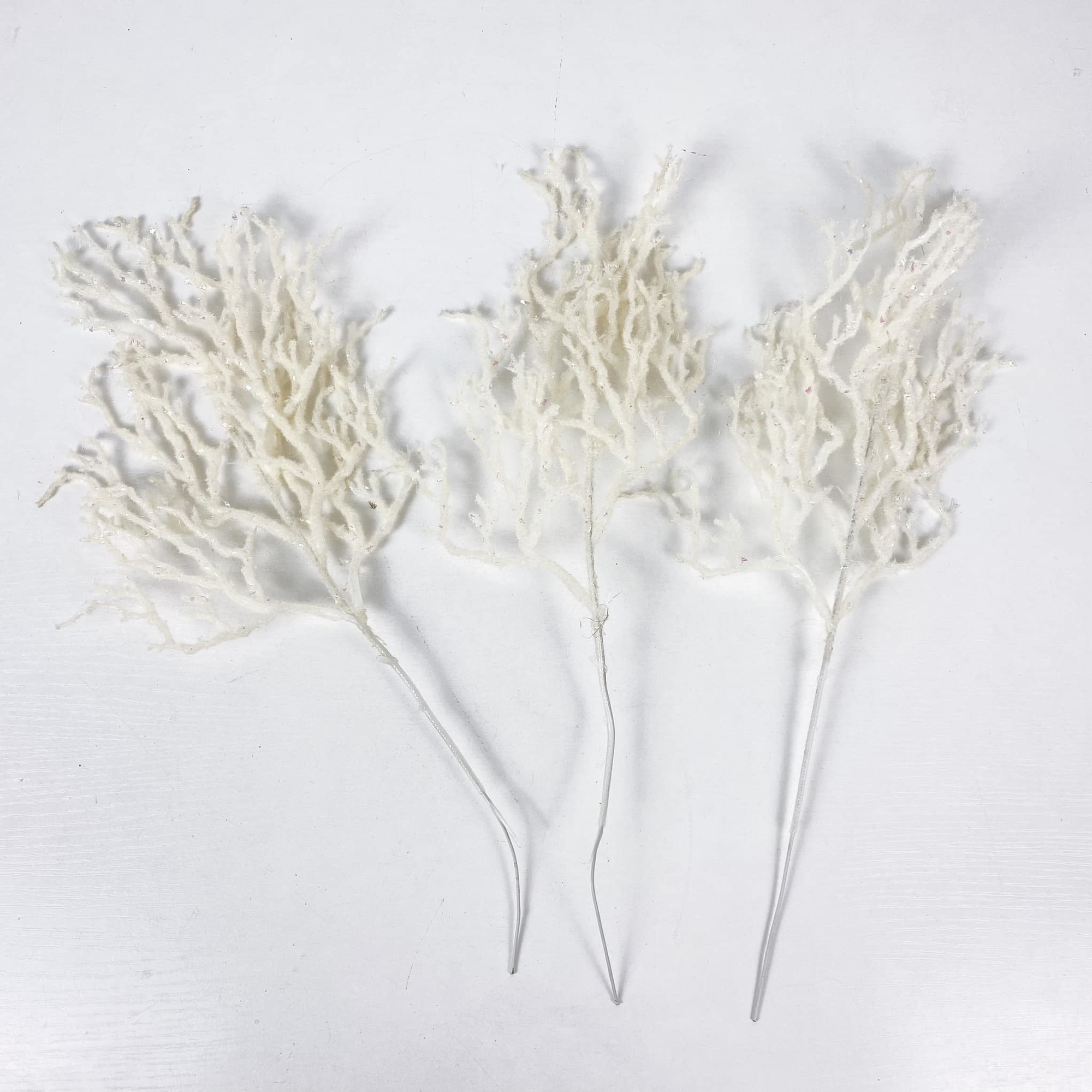 Гілка штучна біла флог/глітер FW-153