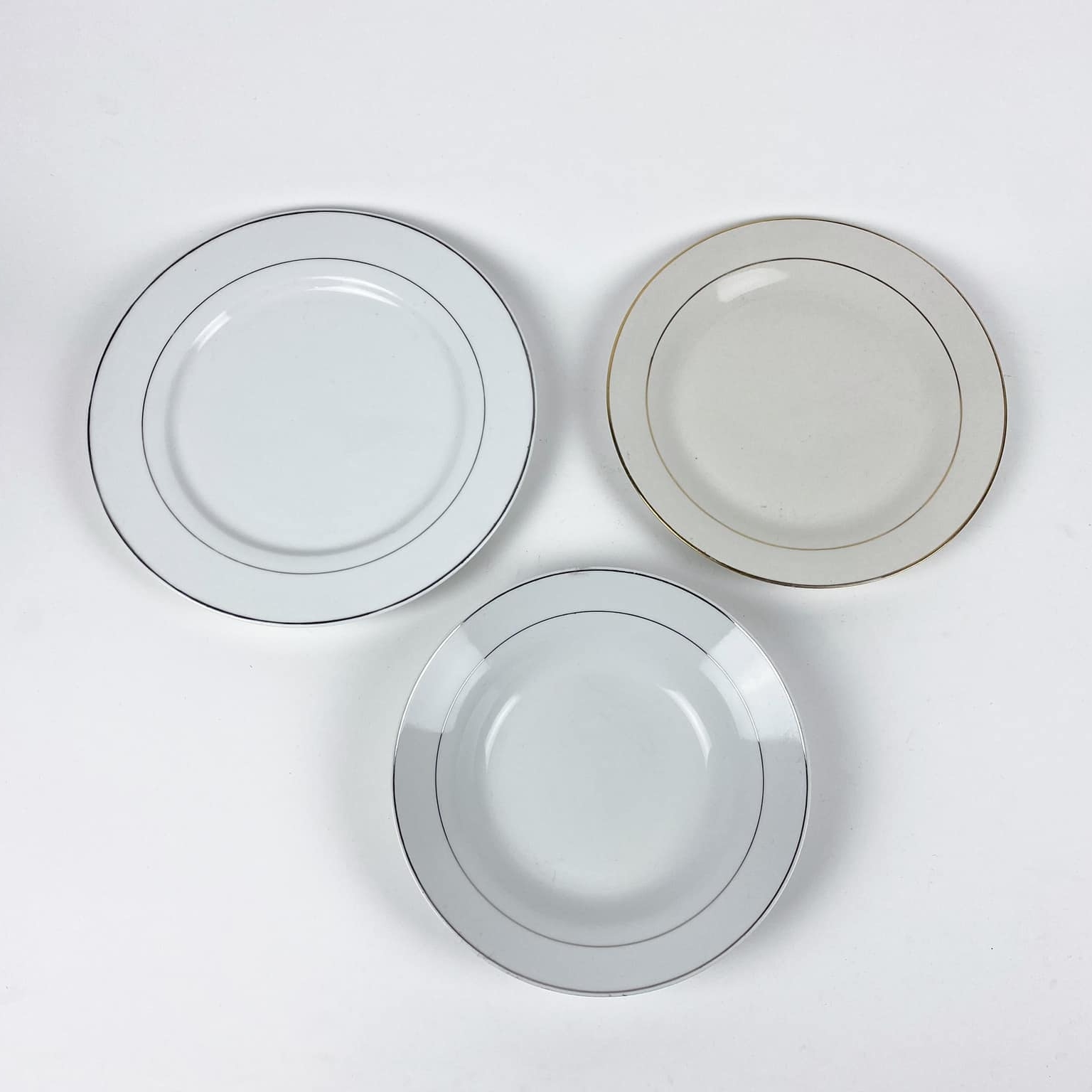 Тарілка обідня/супова біла/беж порцеляна тонкий золотий обідок PP-194