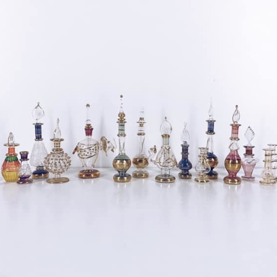 Пляшечка для парфумів фігурна кольорове скло 1