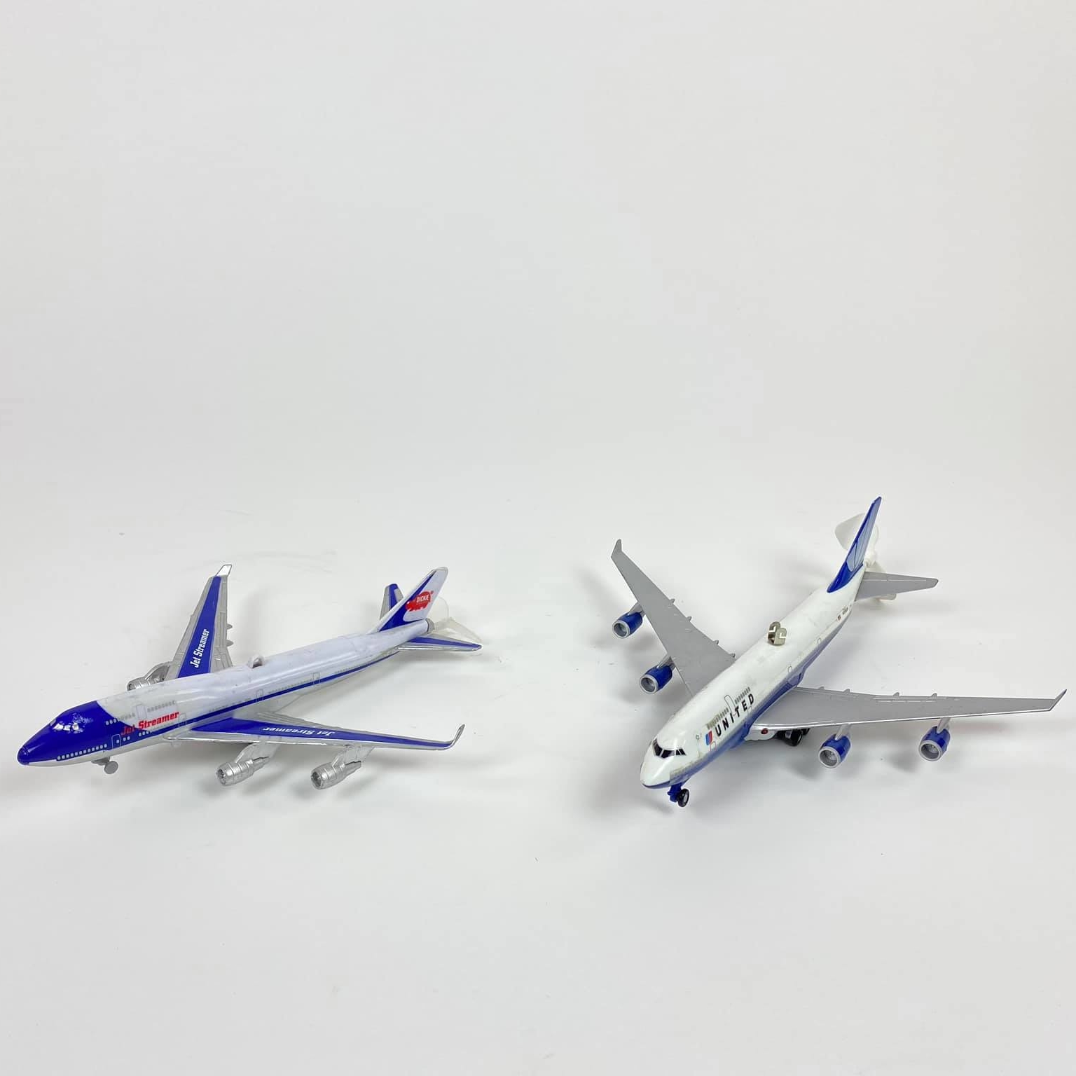 Модель літака підвісна пластик 1