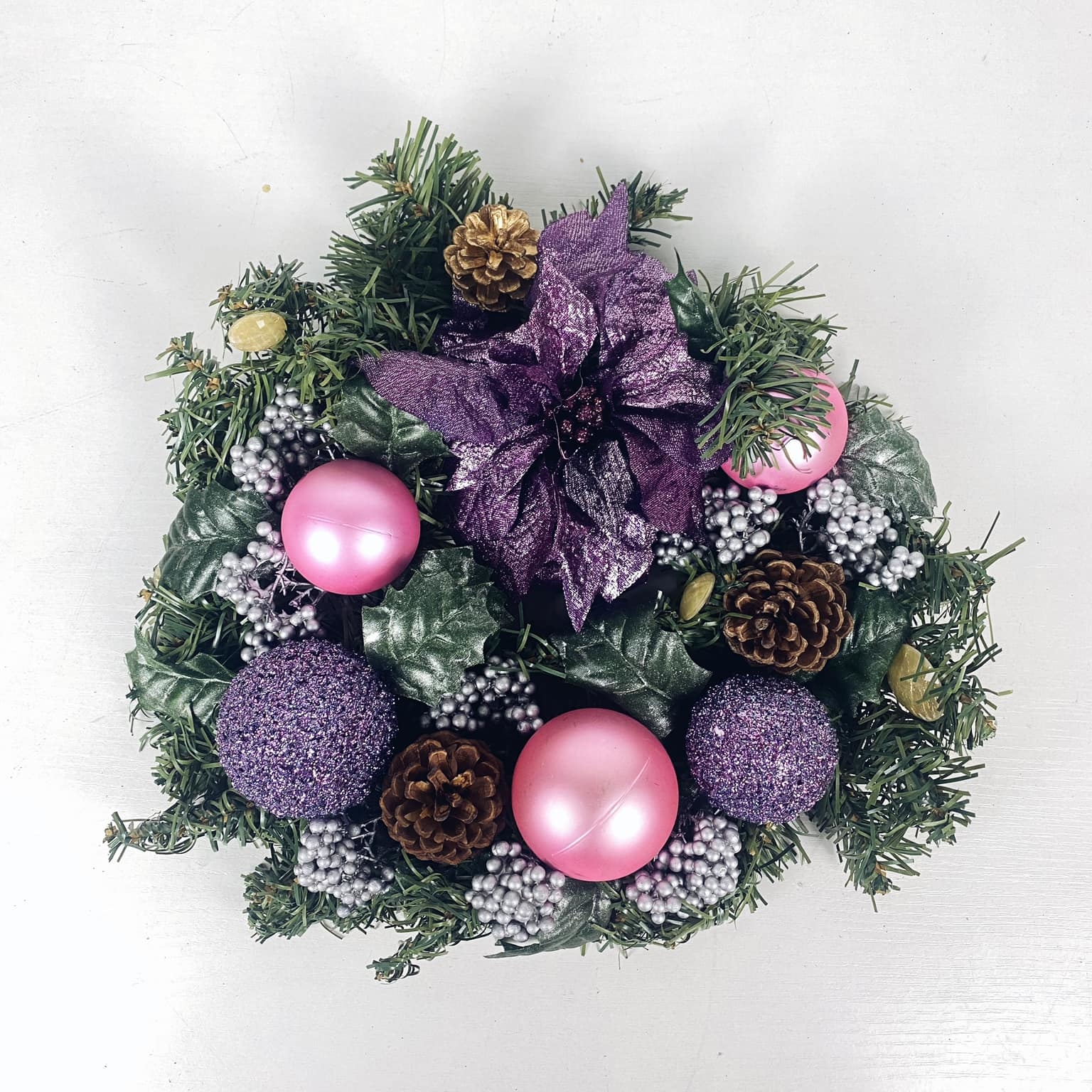 Вінок новорічний штучна хвоя/кулі фіолет