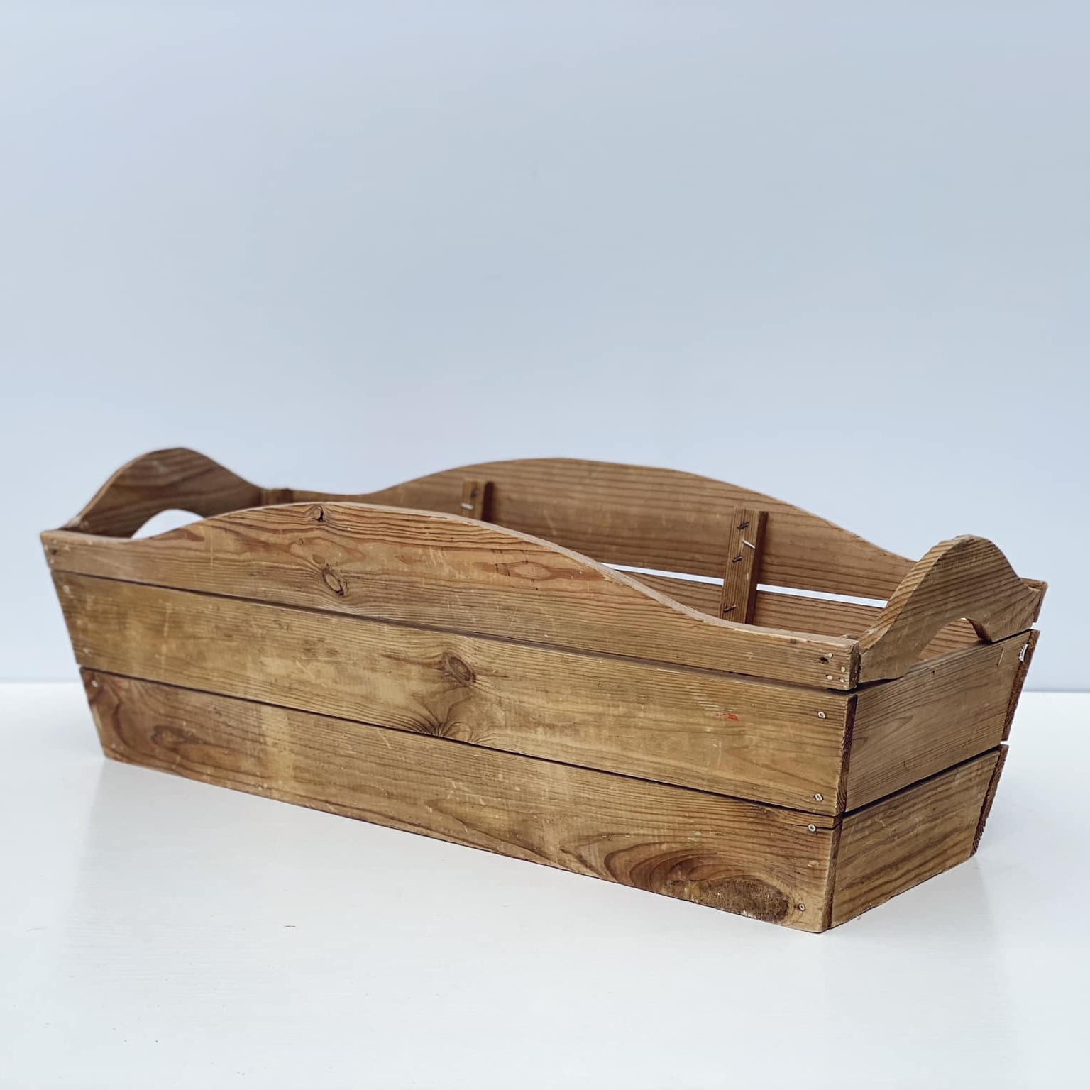 Кашпо-ящик дерев'яний з прорізними ручками