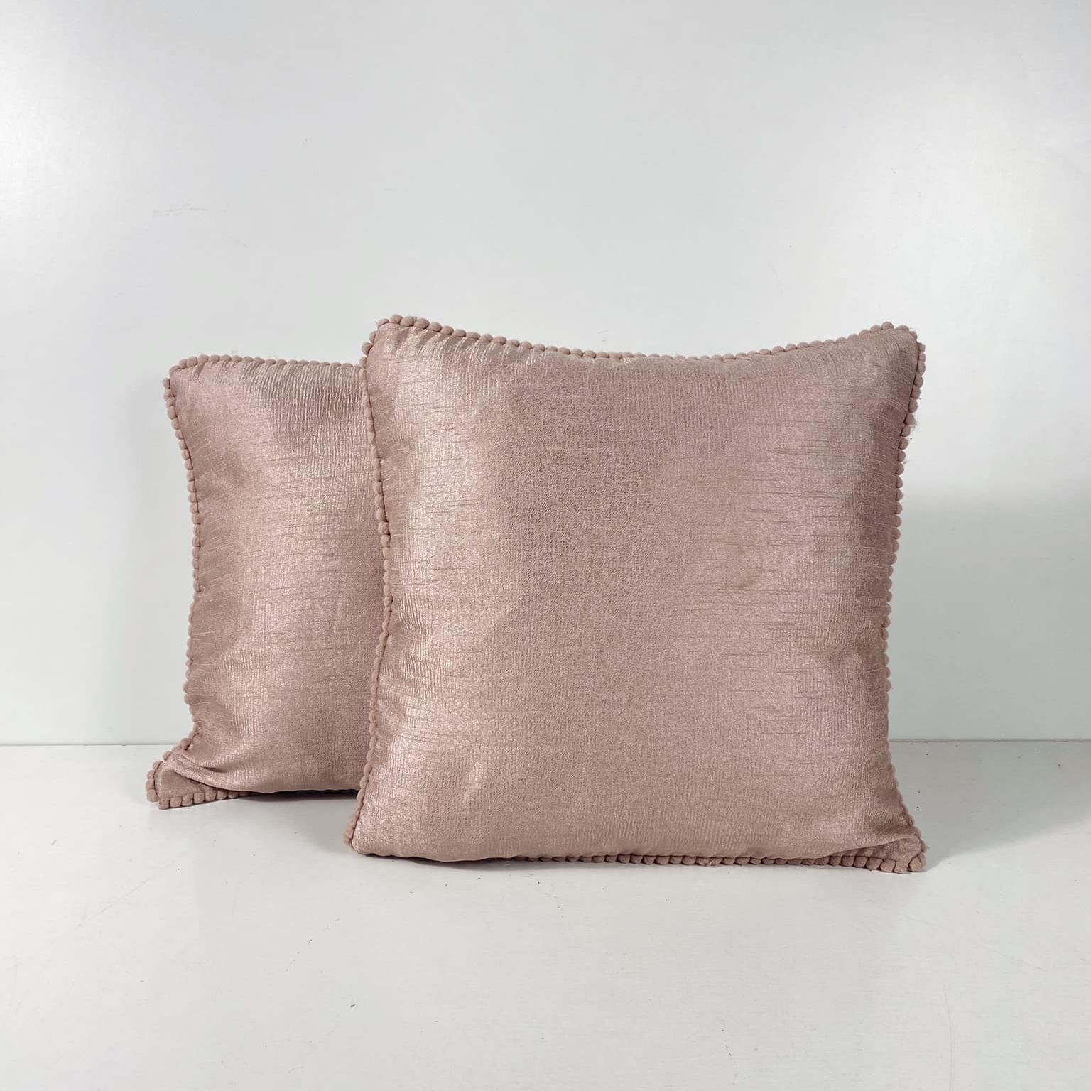 Подушка декоративна рожево-бежева велюр з декоративним фактурним кантом PW-372